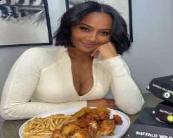 Kayla Nicole eating non vegetarian food